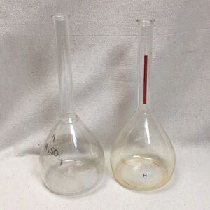 Pair vintage Pyrex flasks Beaker Labware 1000ml